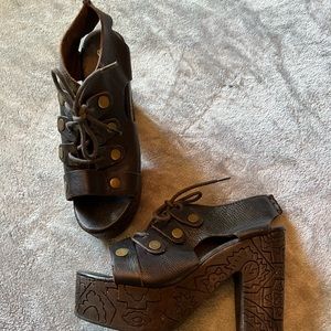 Size 7.5 woman’s sandals